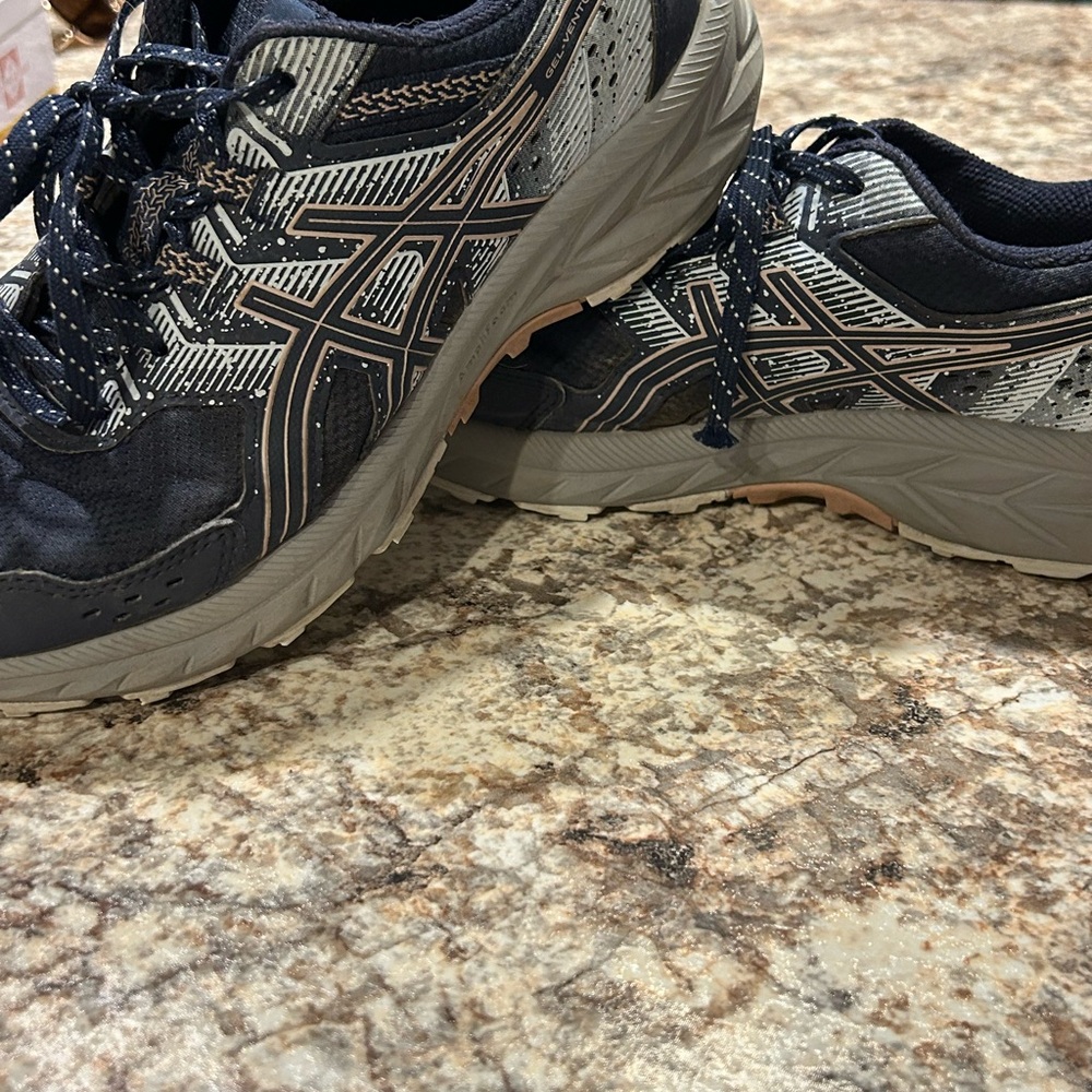 ASICS Gel Venture 9 Trail Running Shoes - Navy and Gray - Women’s Size 7.5